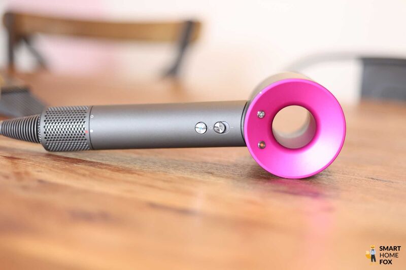 Вы можете увидеть Dyson Supersonic в цвете антрацит.